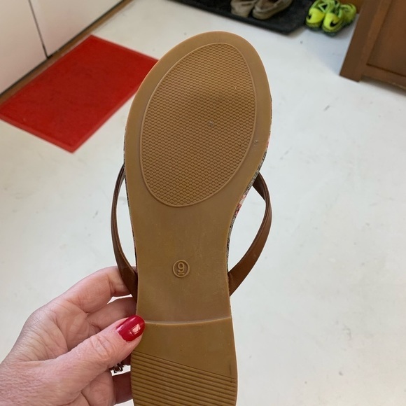 COPY - GD brand flip flop sandals size 9 - Picture 5 of 7